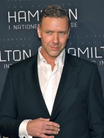 Mikael Persbrandt