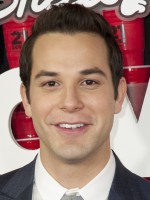 Skylar Astin