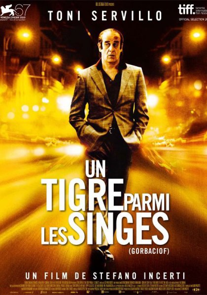 Un tigre parmi les singes