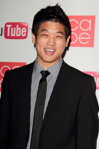 Ki Hong Lee