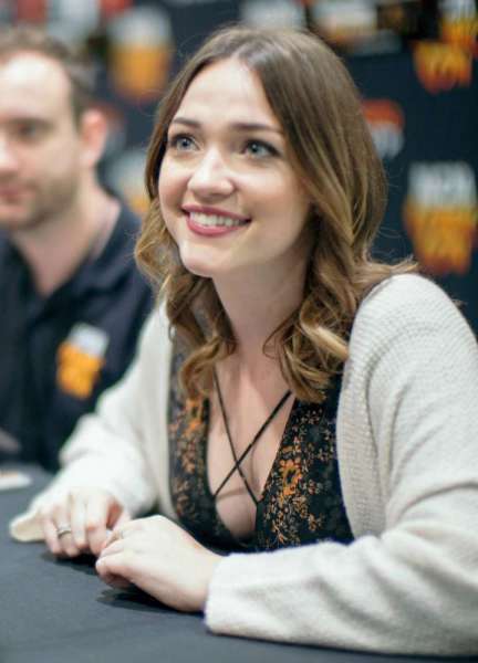 Violett Beane