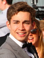 Robert Sheehan