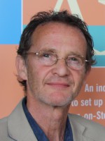 Anton Lesser