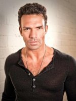 Darren Shahlavi